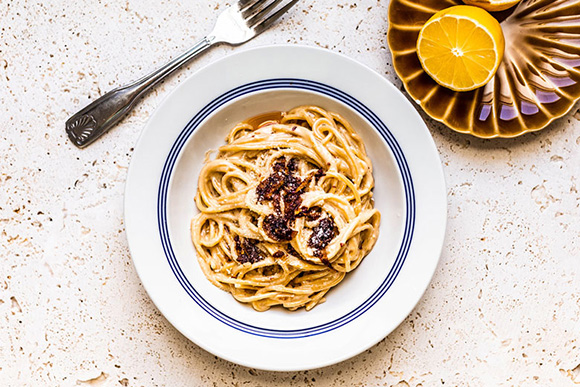 spaghetti with chile crisp